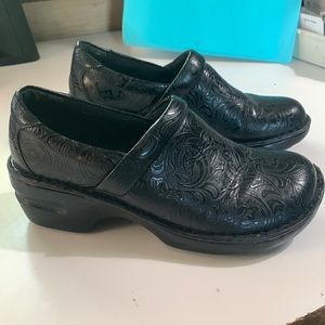 BOC Born Concept Slip on Clogs Black with Paisley black inlay size 8 for comfort